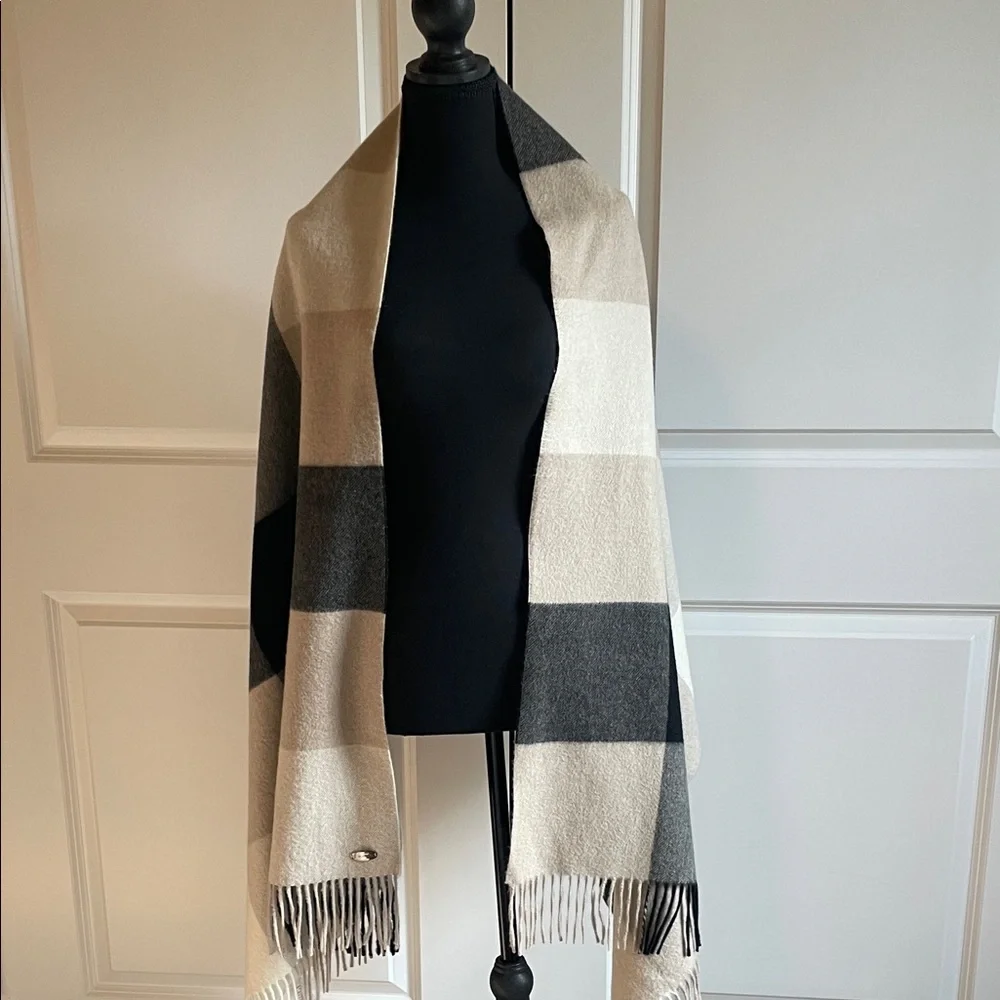 Fraas Cashmere Black and Cream Checkered Wrap